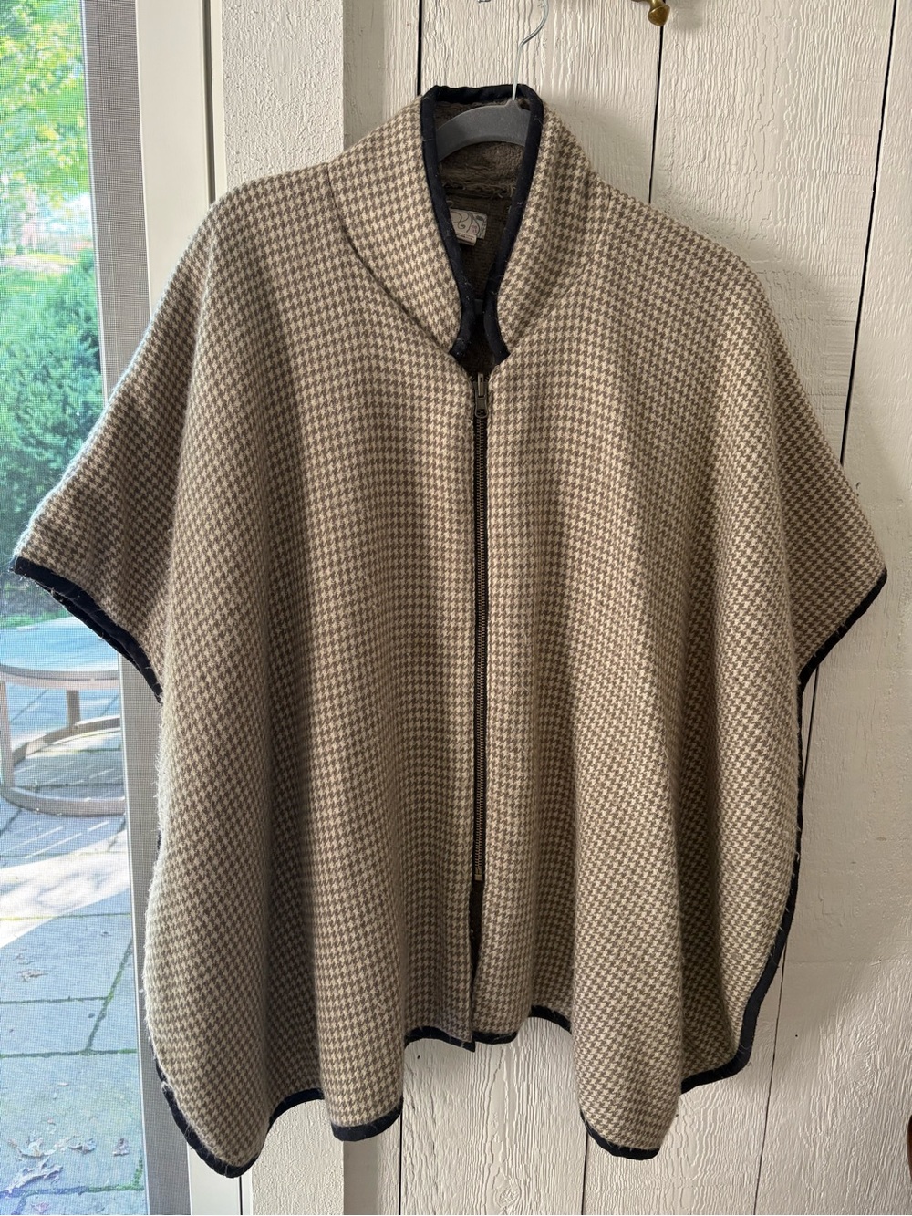 Free People Beige Houndstooth Zip-Front Cape